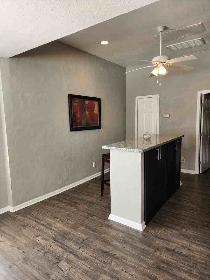 Spacious 1 and 2 bedroom homes in great location - Photo 4 of 27