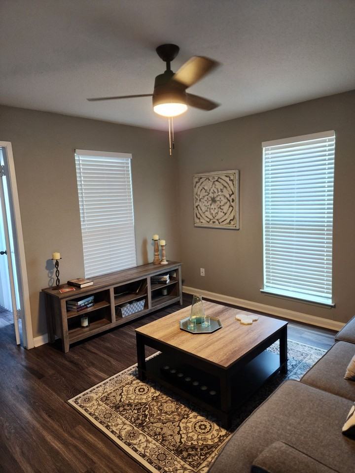 Spacious 1 and 2 bedroom homes in great location - Photo 5 of 27