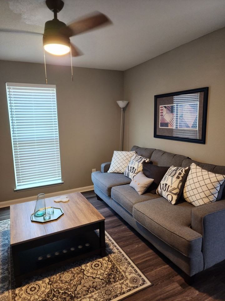 Spacious 1 and 2 bedroom homes in great location - Photo 6 of 27