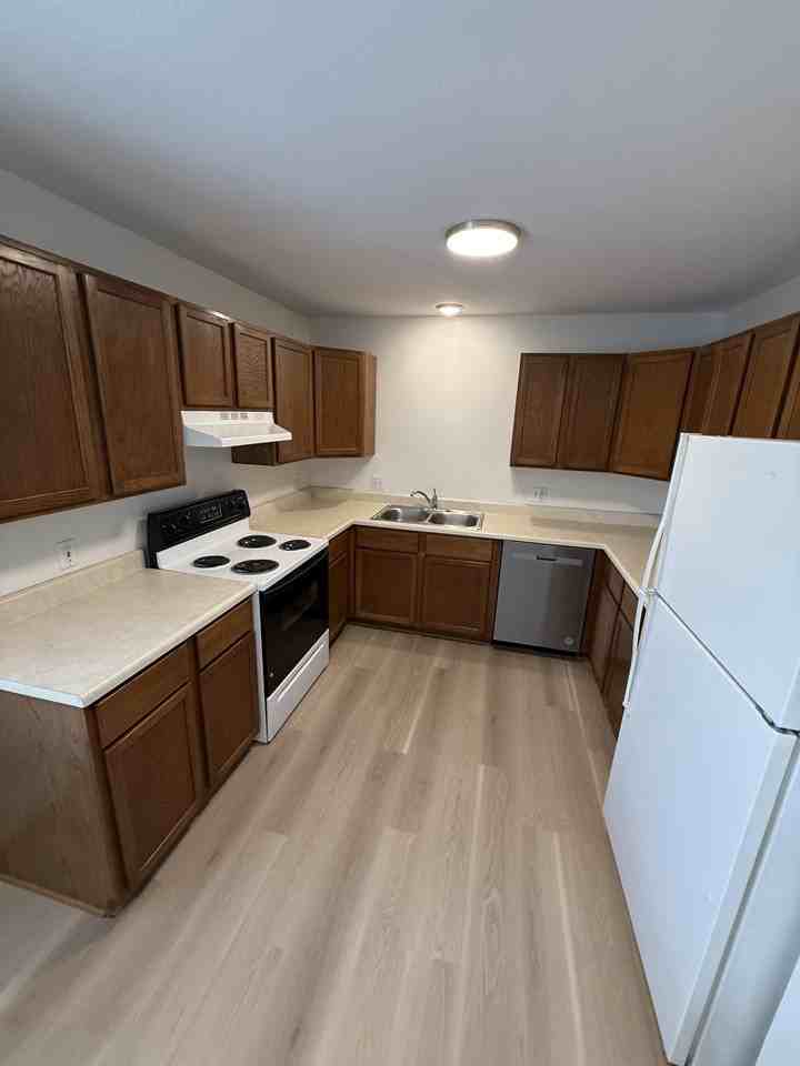 215 Jewel Drive - Photo 3 of 15