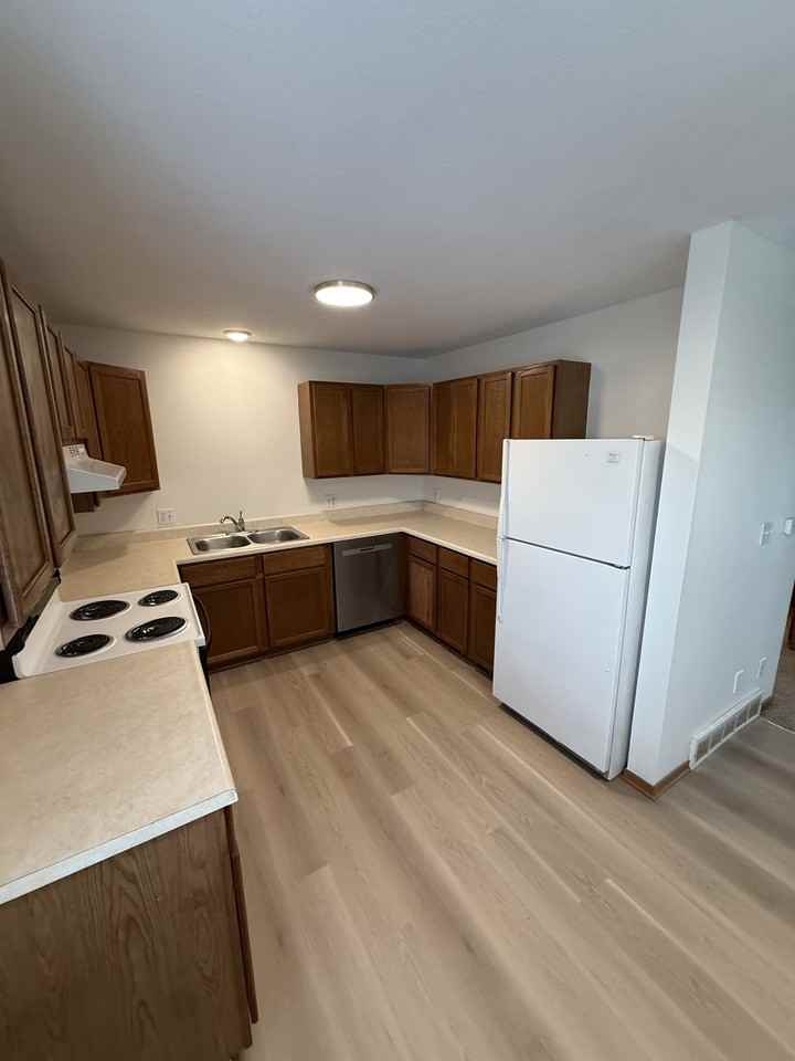 215 Jewel Drive - Photo 4 of 15