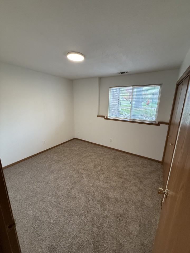 215 Jewel Drive - Photo 7 of 15