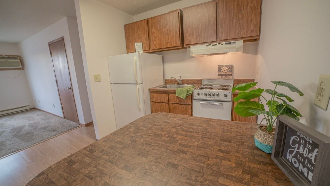 Cedars West Apartments - Photo 2 of 30