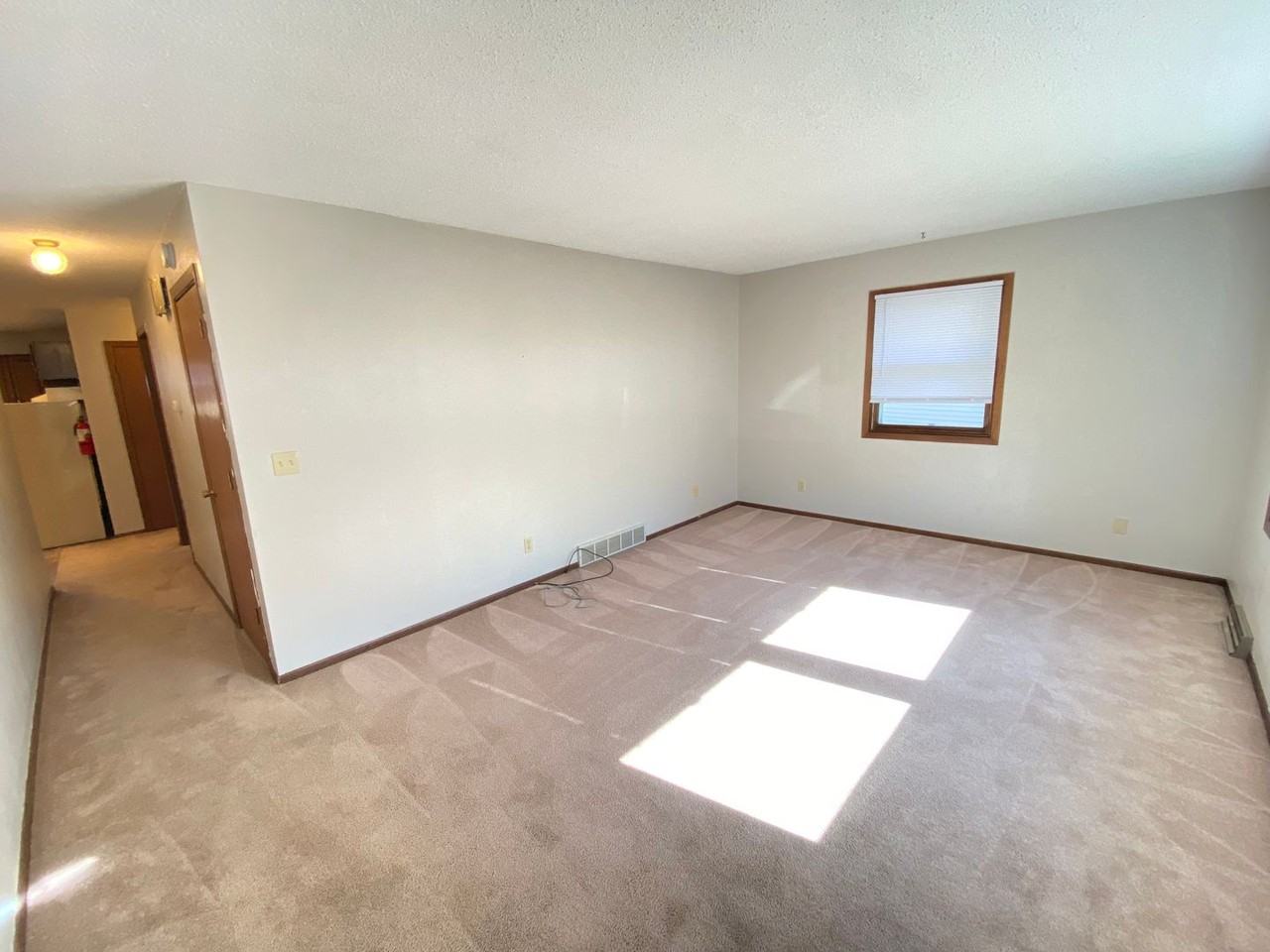 1527 Linda Dr - Photo 2 of 16