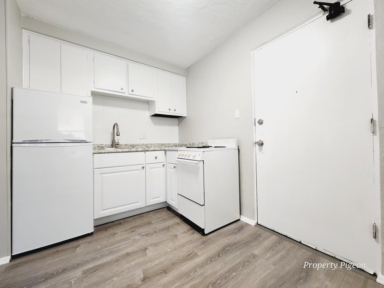 4596 -4598 Hamilton Avenue - Photo 2 of 21