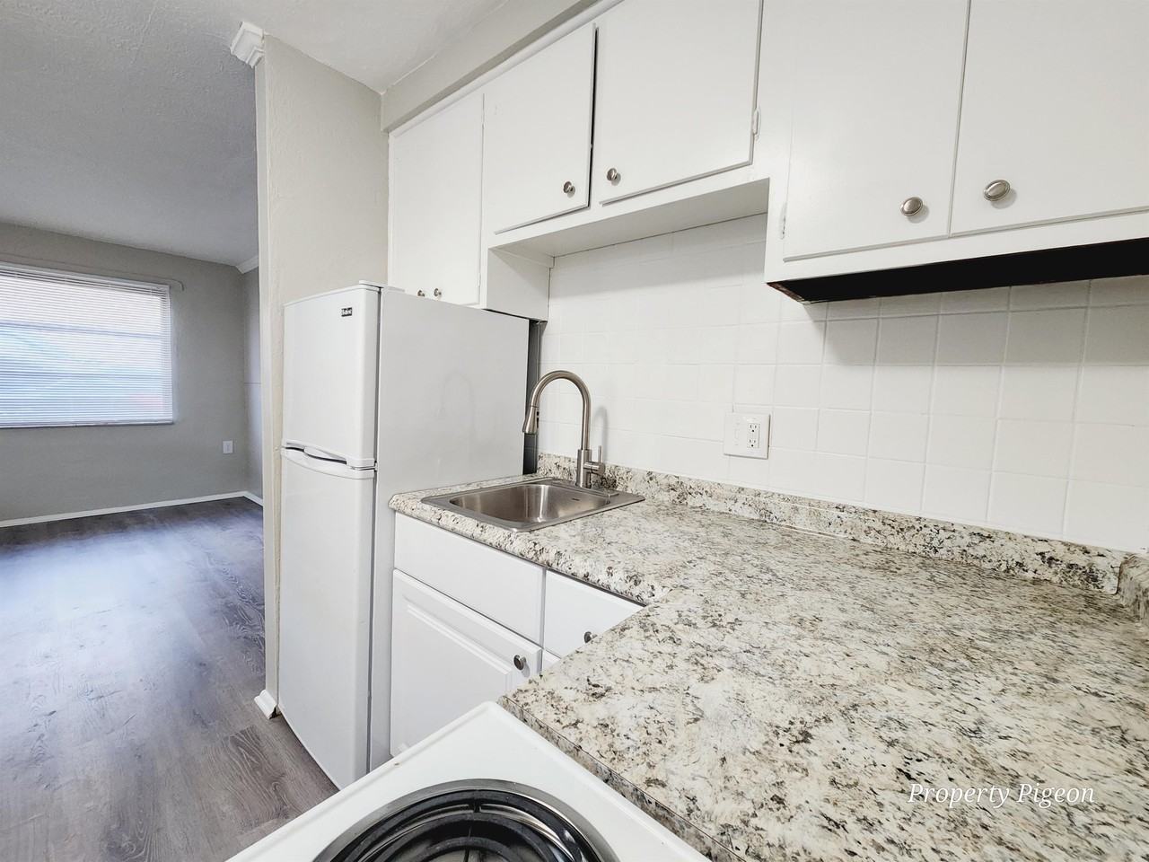 4596 -4598 Hamilton Avenue - Photo 3 of 21