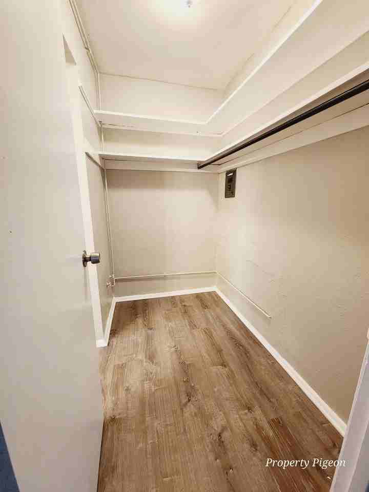 4596 -4598 Hamilton Avenue - Photo 6 of 21