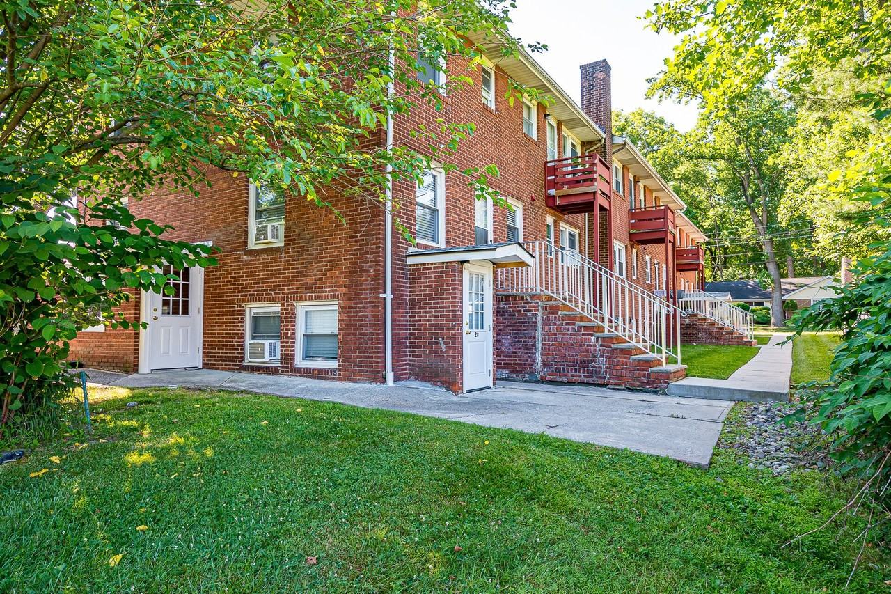 Fox and Foxx Silverlake at Edison - Photo 4 of 8