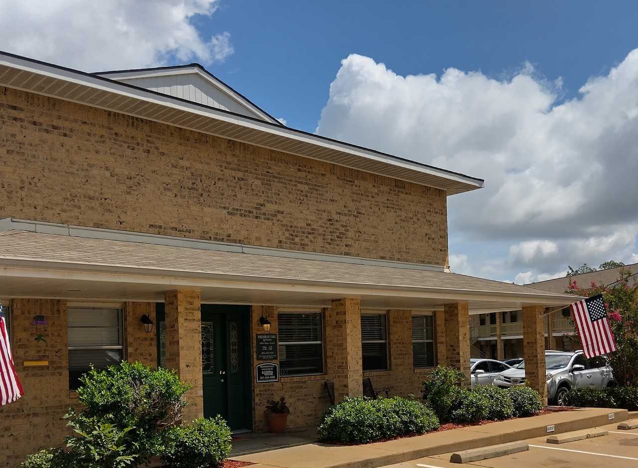 Brenham Park Apartments - Photo 5 of 50