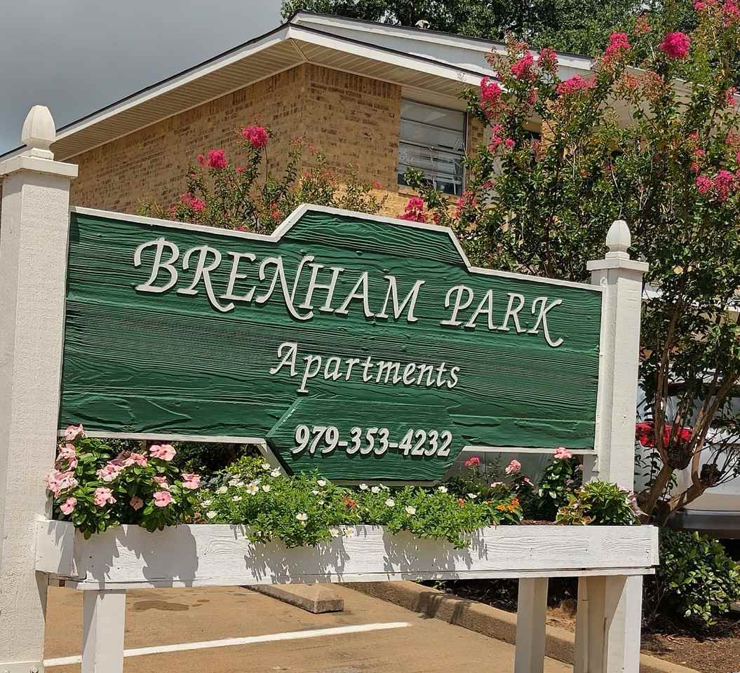 Brenham Park Apartments - Photo 7 of 50