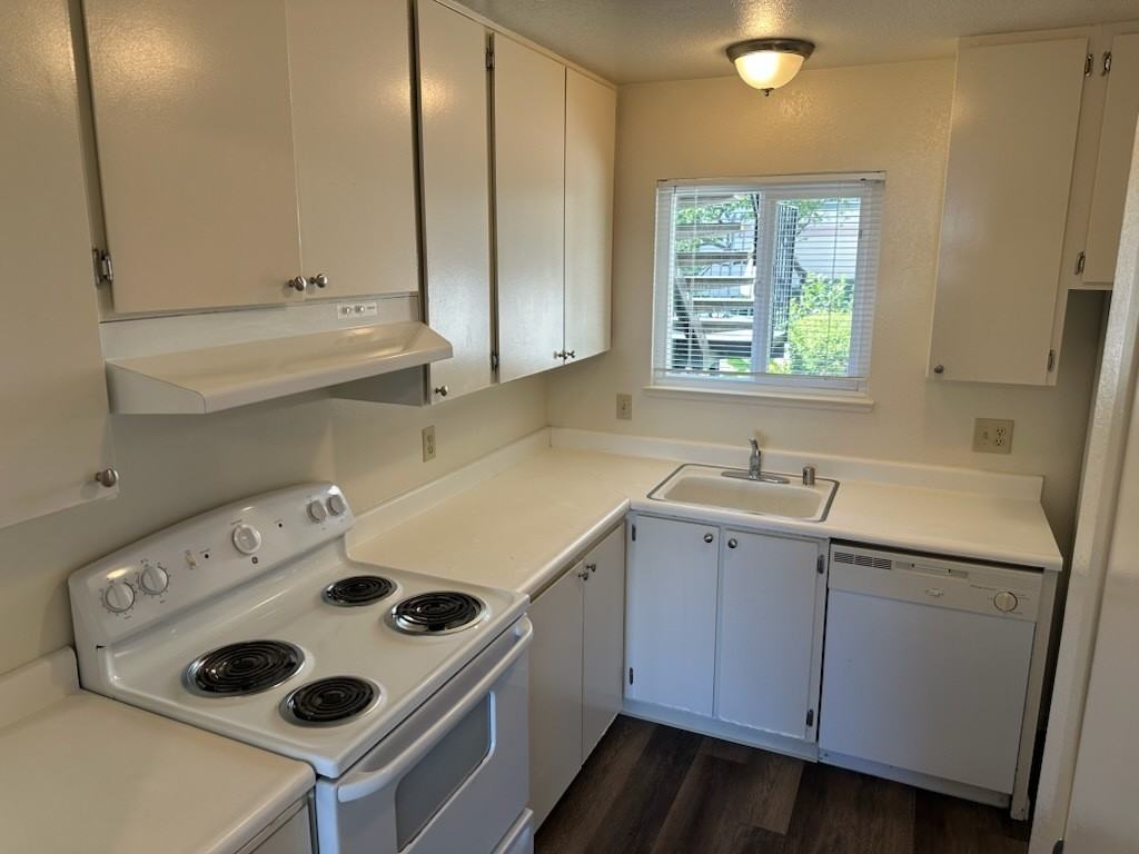 Boris Gardens - Photo 2 of 11