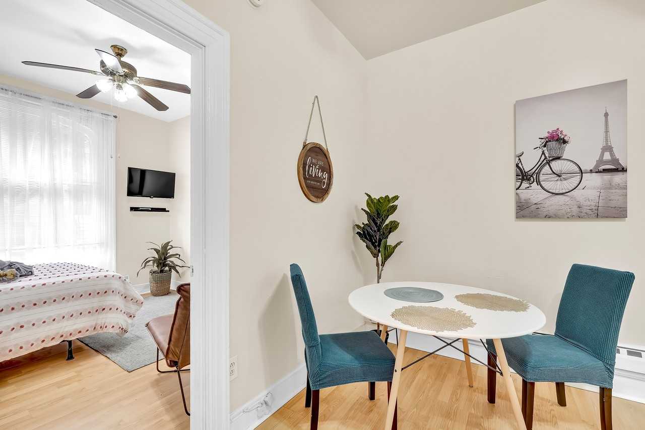 1121 Spruce St - Photo 2 of 50