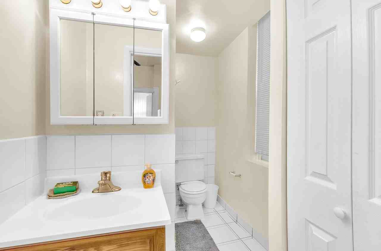 1121 Spruce St - Photo 3 of 50