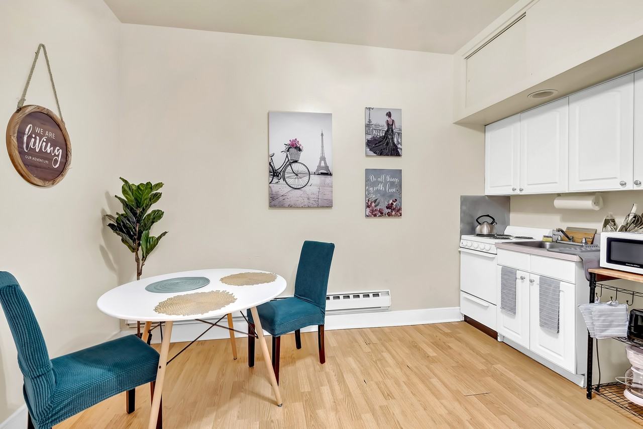 1121 Spruce St - Photo 5 of 50