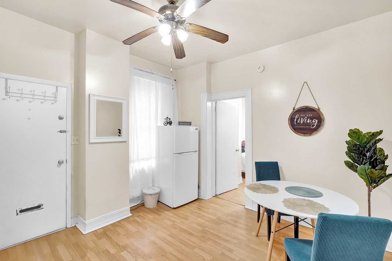 1121 Spruce St - Photo 7 of 50