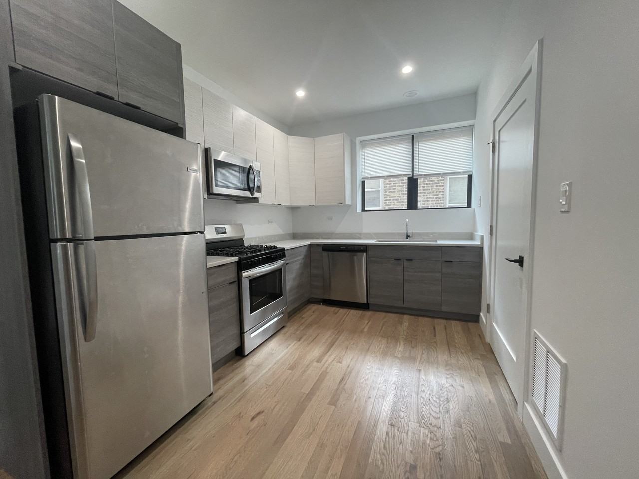 California Ave 1301-03 S - Photo 4 of 10