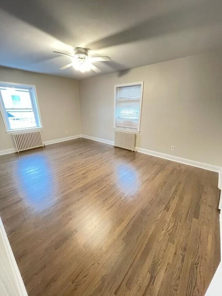 Cleveland Apt - Photo 4 of 10