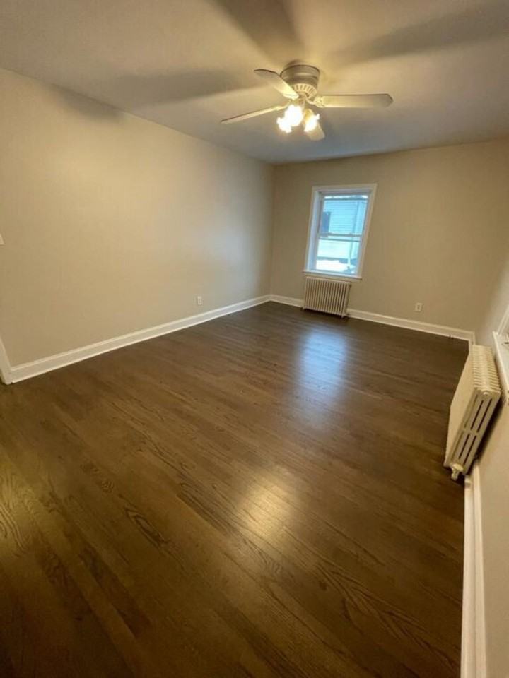 Cleveland Apt - Photo 5 of 10