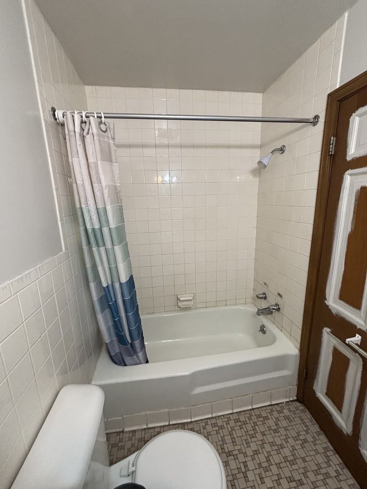 429 Somerset Avenue - Photo 3 of 4