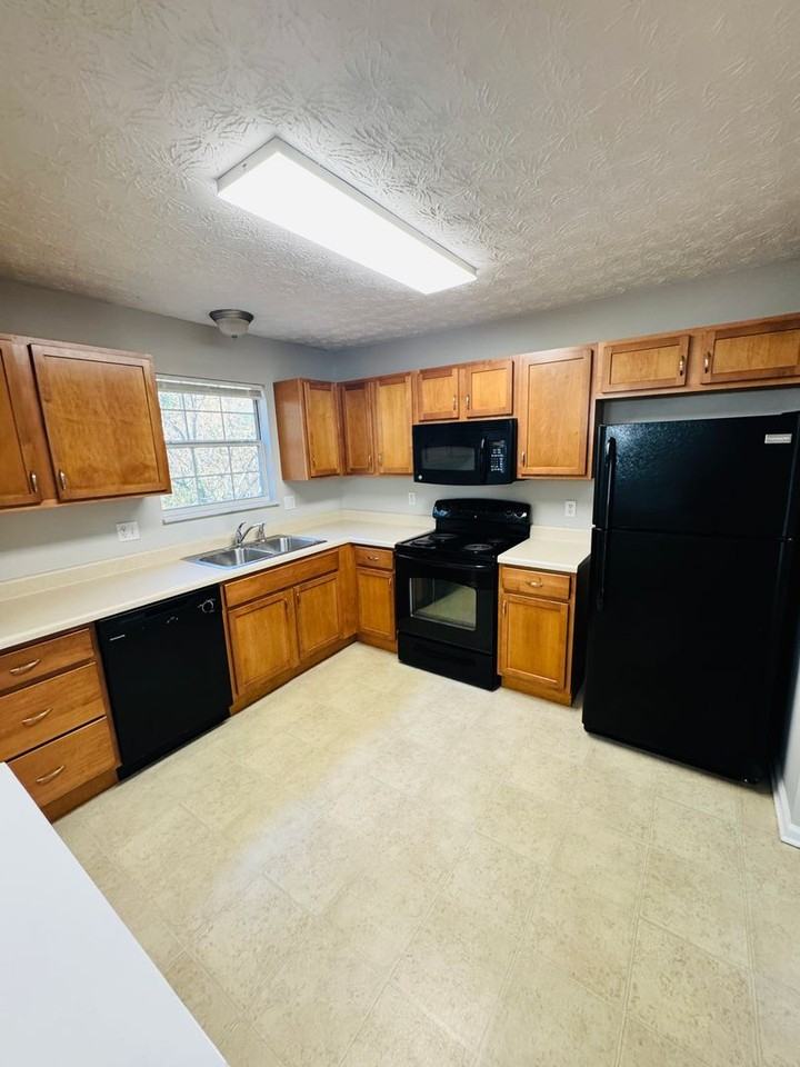 1221 Overton Ln - Photo 7 of 17