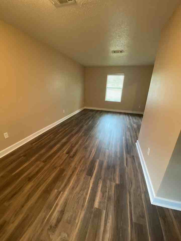 672 Carrier Dr - Photo 6 of 30