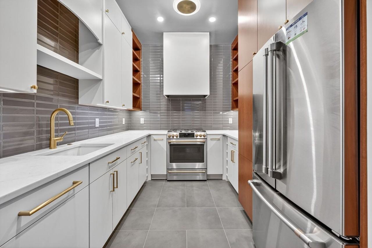 215 I St Ne #209 - Photo 5 of 32