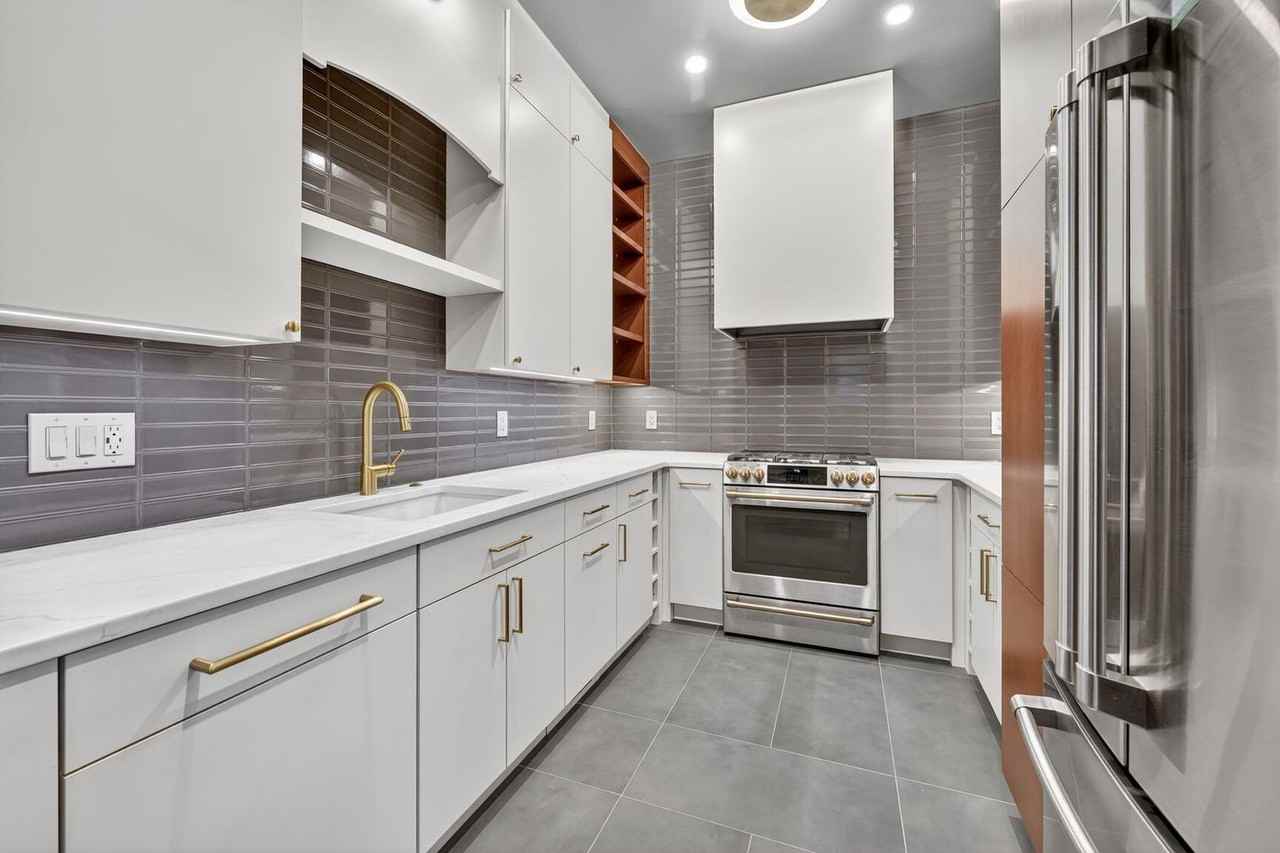 215 I St Ne #209 - Photo 6 of 32