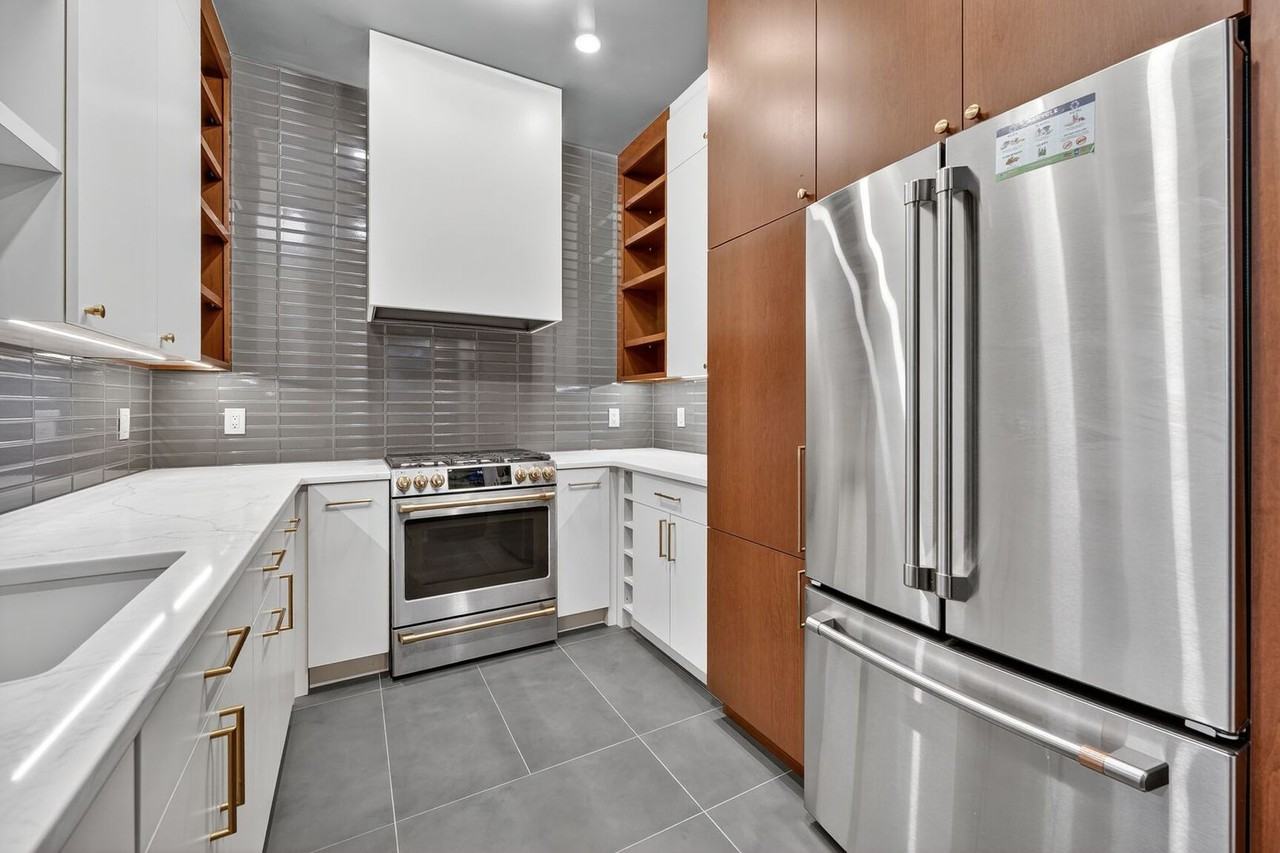 215 I St Ne #209 - Photo 7 of 32