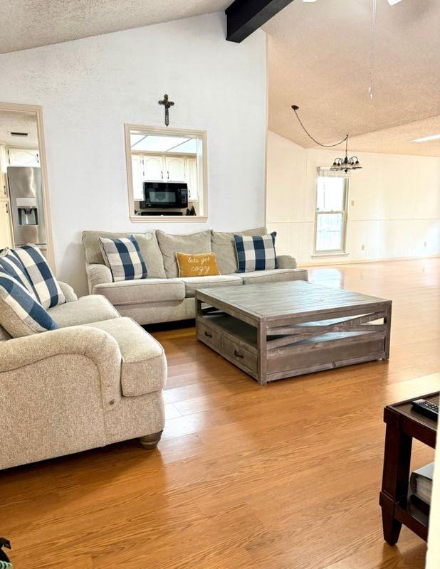 8718 Thatch Dr - Photo 2 of 13