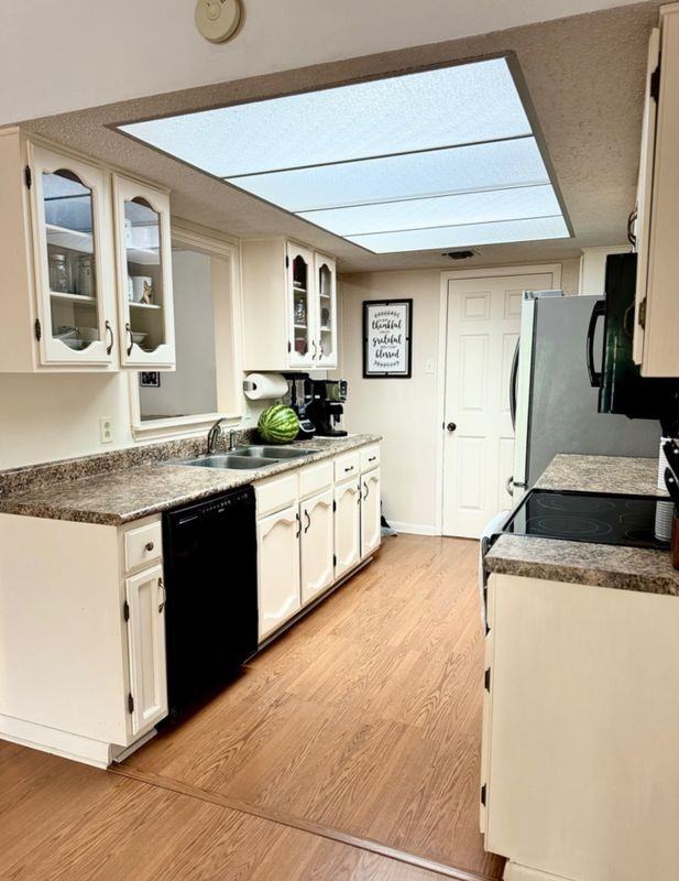 8718 Thatch Dr - Photo 3 of 13