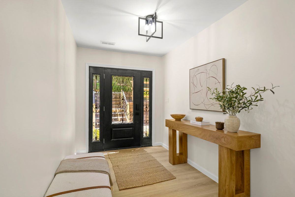 440 Redbud Ln - Photo 3 of 30