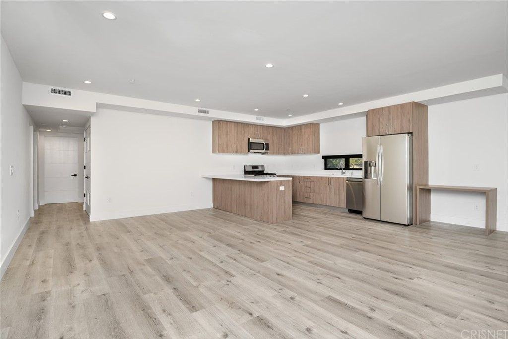 5923 Laurel Canyon Boulevard ##400 - Photo 3 of 22