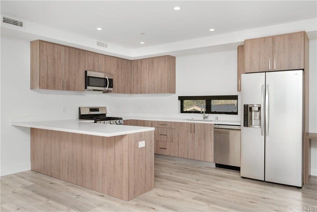 5923 Laurel Canyon Boulevard ##400 - Photo 5 of 22