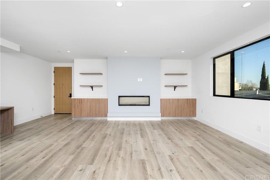 5923 Laurel Canyon Boulevard ##400 - Photo 6 of 22