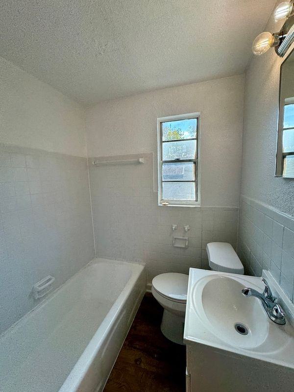 929 W 27th St ##931 - Photo 5 of 10