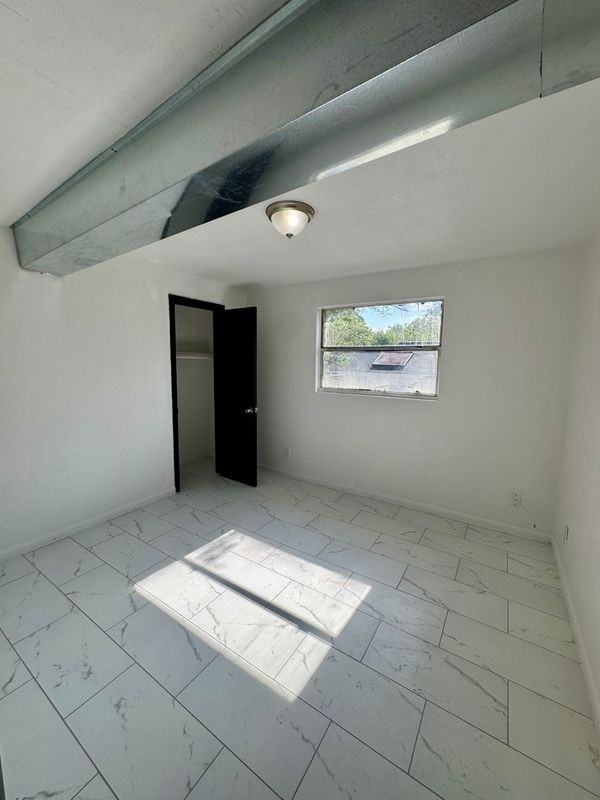 929 W 27th St ##931 - Photo 6 of 10