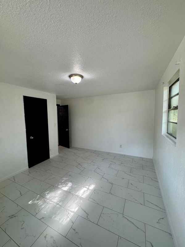 929 W 27th St ##931 - Photo 7 of 10