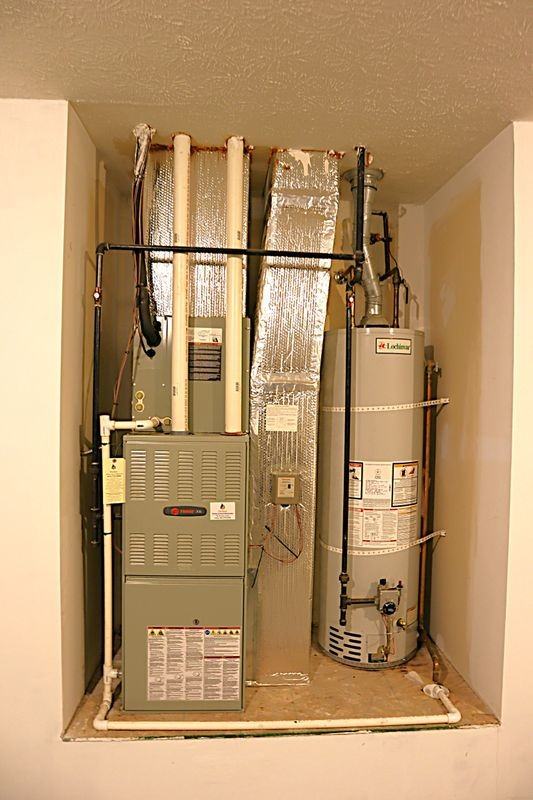 3900 Bronson Ln - Photo 4 of 35