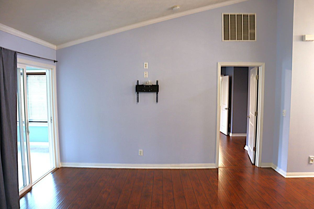 3900 Bronson Ln - Photo 5 of 35