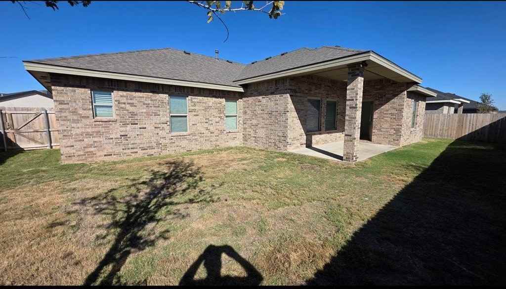 2504 Beachwood St - Photo 2 of 6