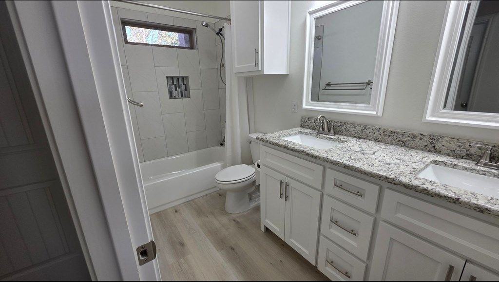 2504 Beachwood St - Photo 3 of 6