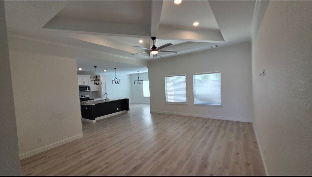 2504 Beachwood St - Photo 4 of 6