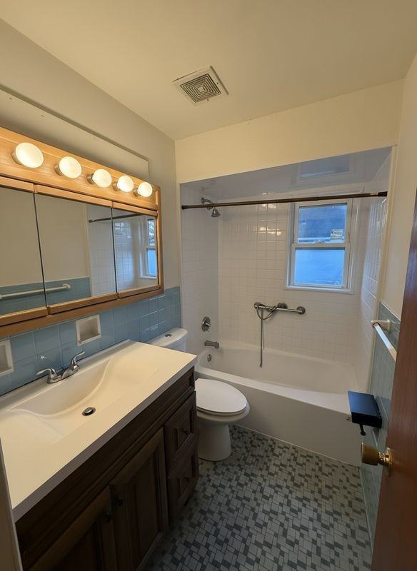 301A Copiague Pl - Photo 3 of 5