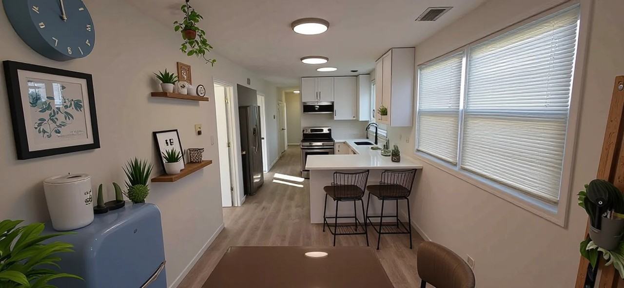 445 W 37th St #1 - Photo 3 of 16