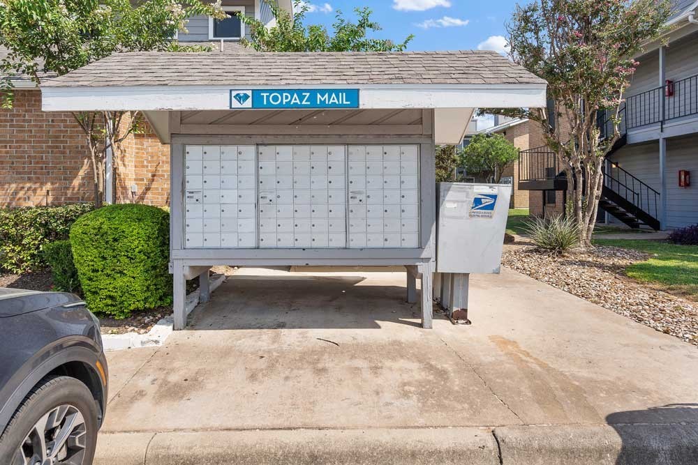 Topaz Apartments - Photo 7 of 38