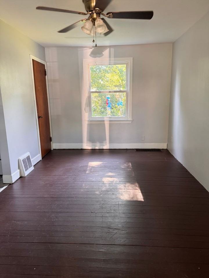 372 Emerson Ave - Photo 2 of 7