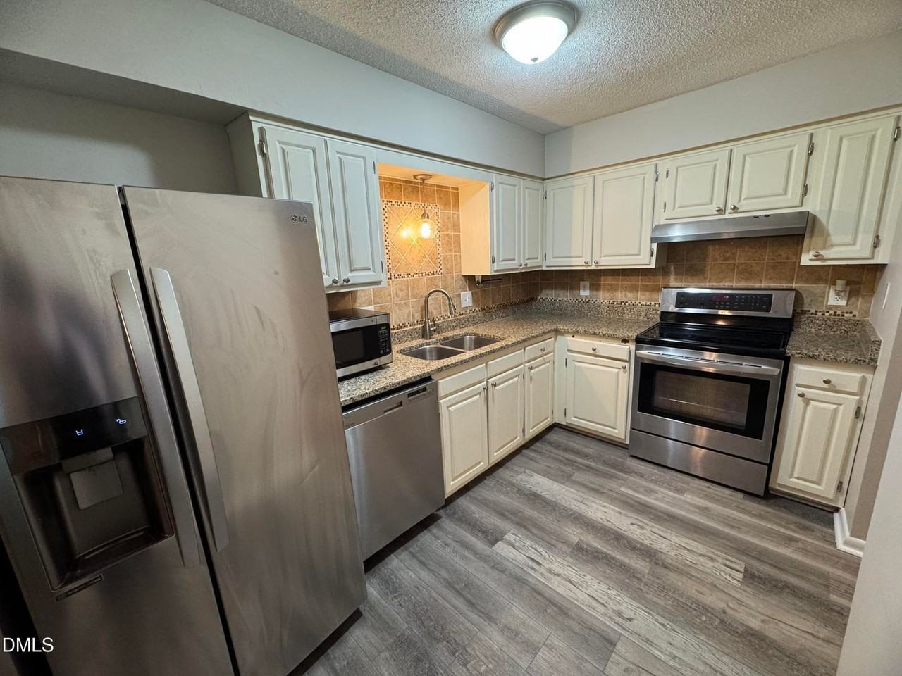 533 Pine Ridge Pl - Photo 3 of 16