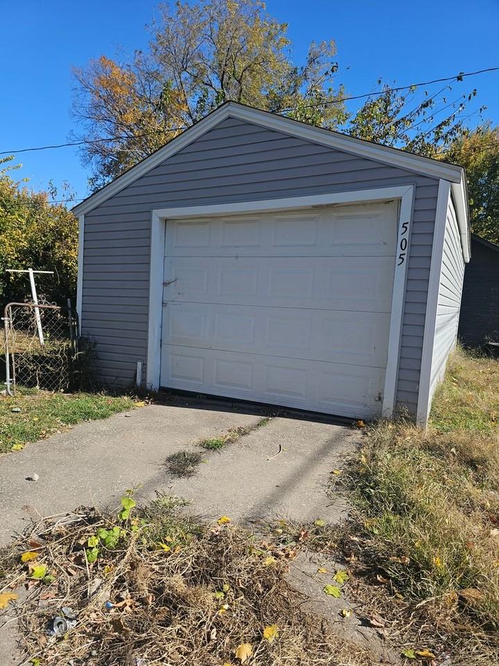 505 West 17th Street - Photo 3 of 10