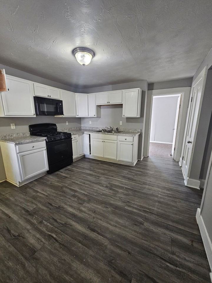 505 West 17th Street - Photo 4 of 10