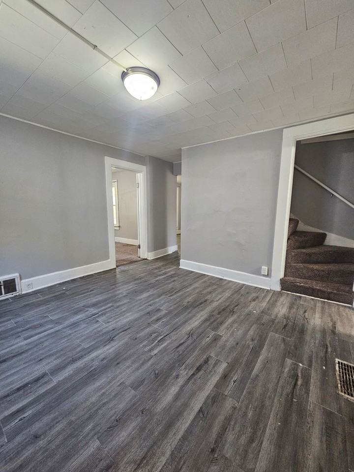 505 West 17th Street - Photo 5 of 10